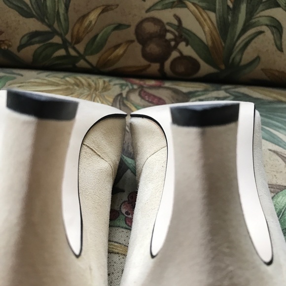 Cream colored suede pumps leather upper - Picture 6 of 11